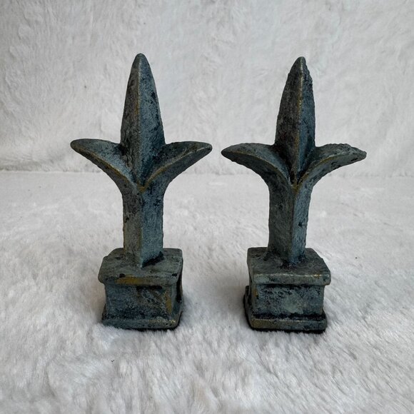 Iron Finials Pair Rustic Decor French Blue Architectural Salvage Fleur De Lis - Picture 1 of 6